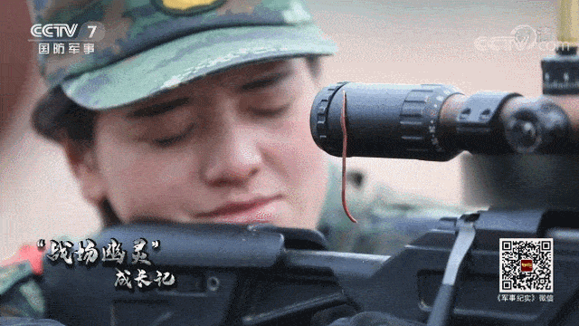 记得那位350米外盲狙5发5中的女狙击手吗?她这次挑战"虫子身上爬"了!