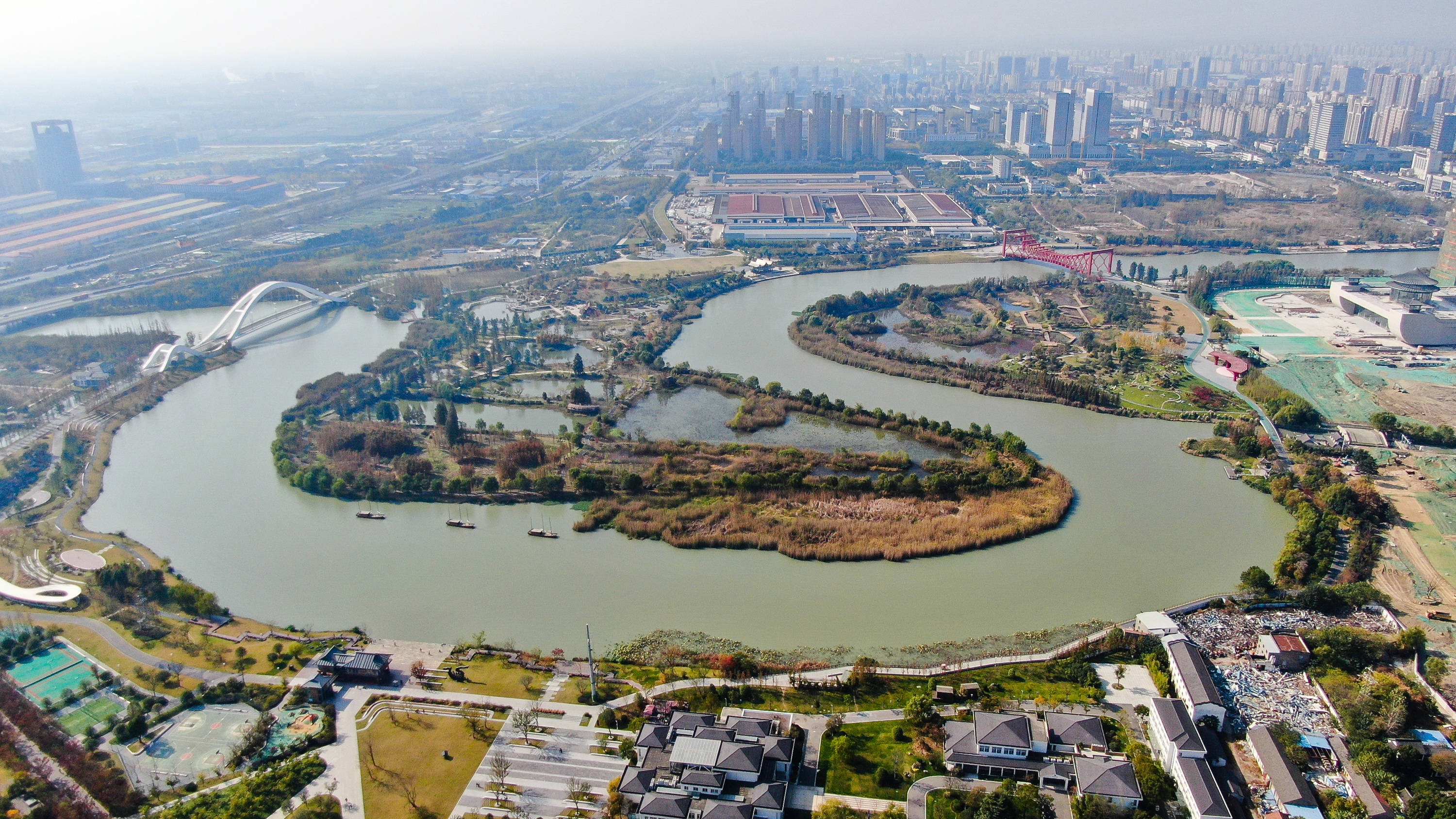 江苏扬州运河公园风景如画