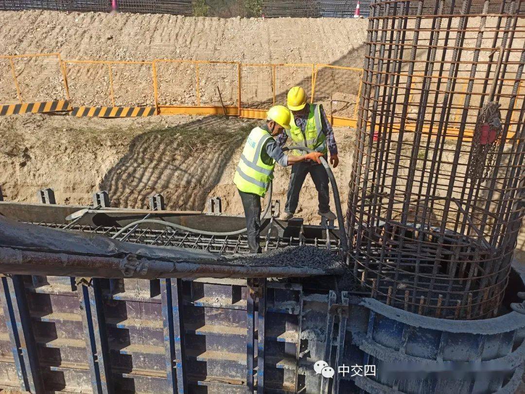 【项目动态】湖北黄冈建养一体化项目周家冲大桥首件系梁混凝土浇筑