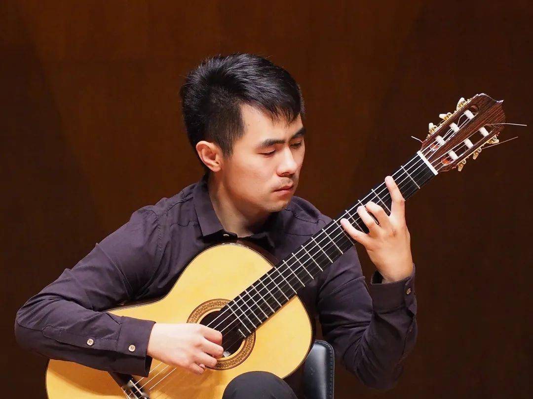 古典吉他排行_蚌埠怀远小伙子荣获古典吉他大赛青年组第一名(2)