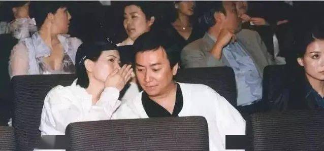 花花|董花花2.6万卖掉绝版LV包，这位顶级“全职太太”独立？