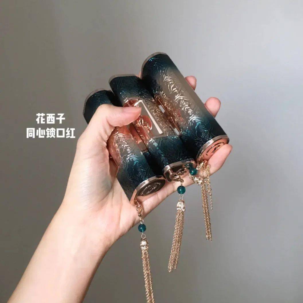 眼影|露华浓要倒闭了？30块买这些，更加赚！