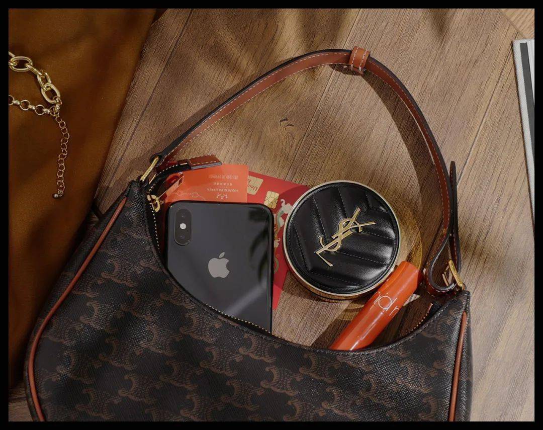 Jackie|70年都不过时的腋下包，全网icon都在背！