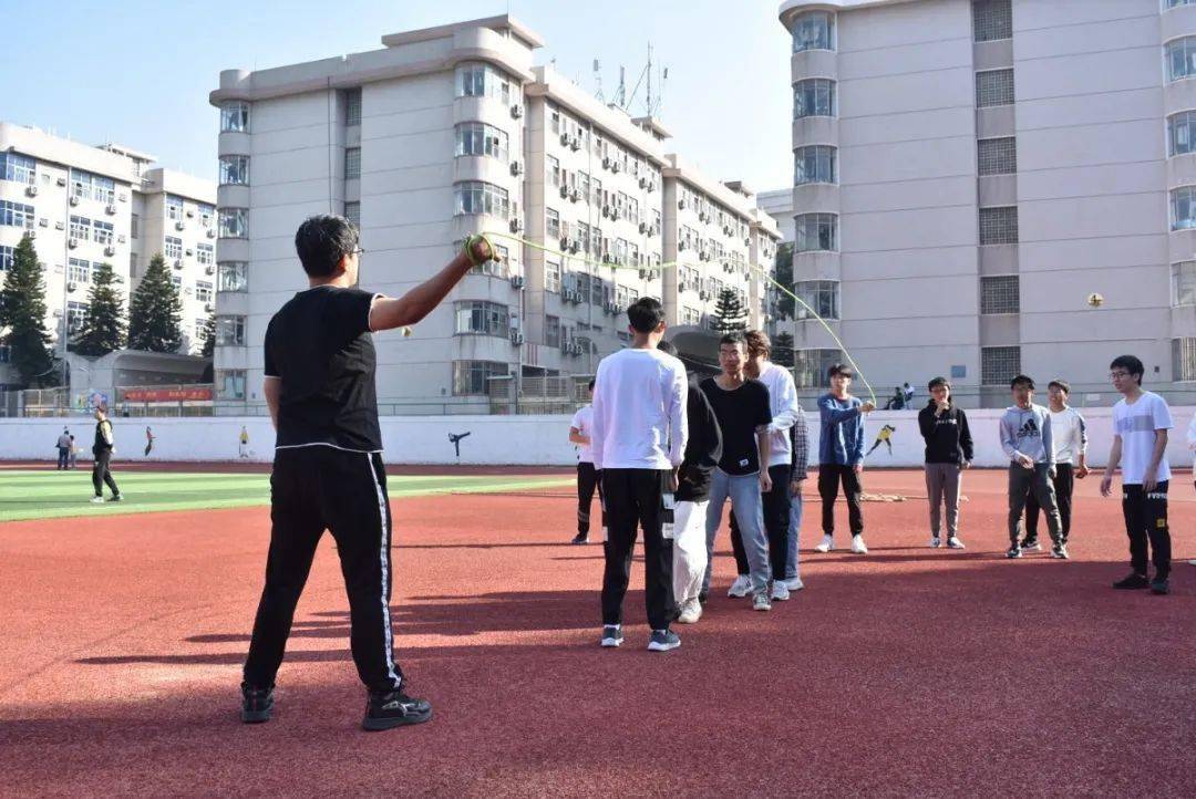 内蒙古原住人口多少人_内蒙古人图片