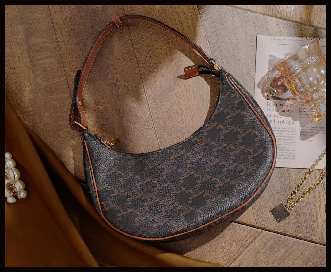 Jackie|70年都不过时的腋下包，全网icon都在背！