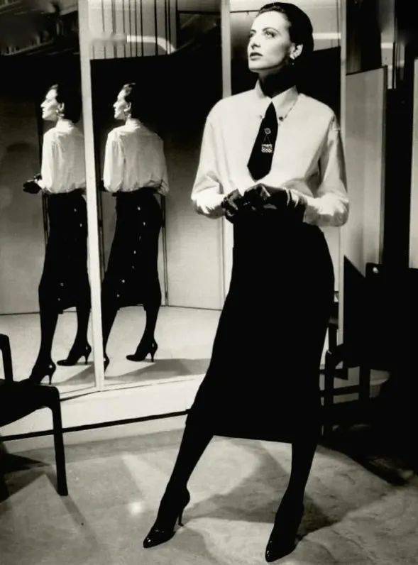 化身|卍物志┃26岁被老佛爷捧为香奈儿化身，如今63岁依然是法式优雅的代名词