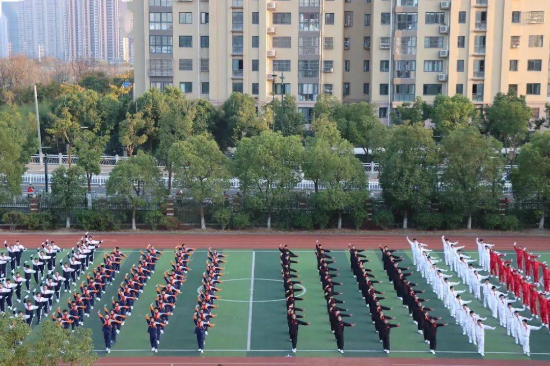 [校区风景线]舞动青春,激情飞扬——记盐城市聚亨路小学第十一届体育
