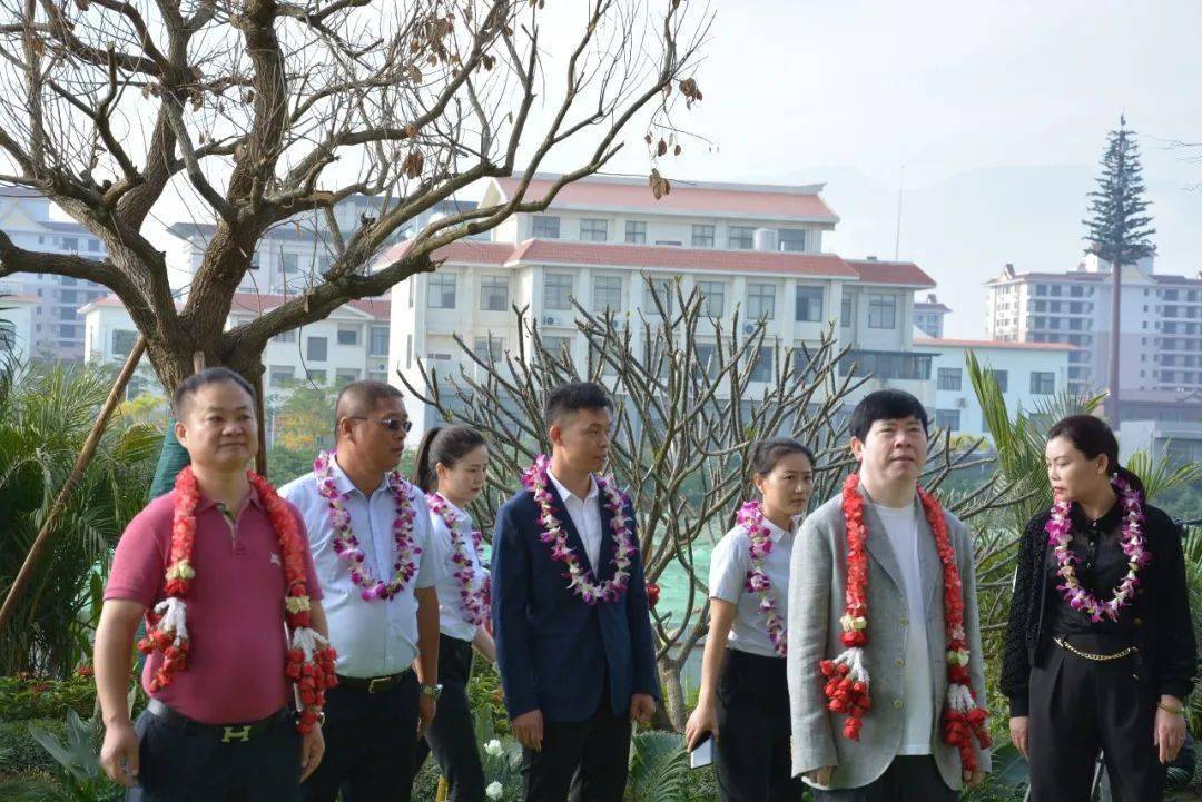 四川远达集团董事长张远平莅临西双版纳远达·雨林时光现场