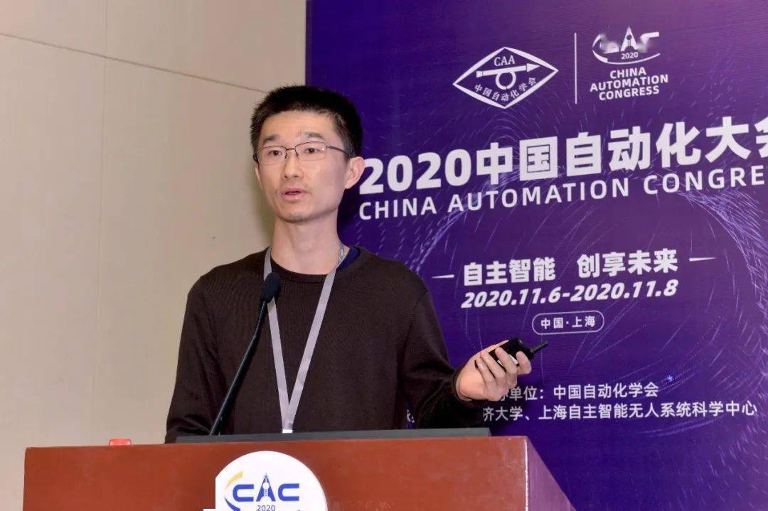 杨浩教授做报告华中科技大学袁烨教授做了"医工场景下智能辅助诊断