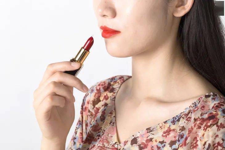 姐妹|为什么女生都喜欢涂口红？