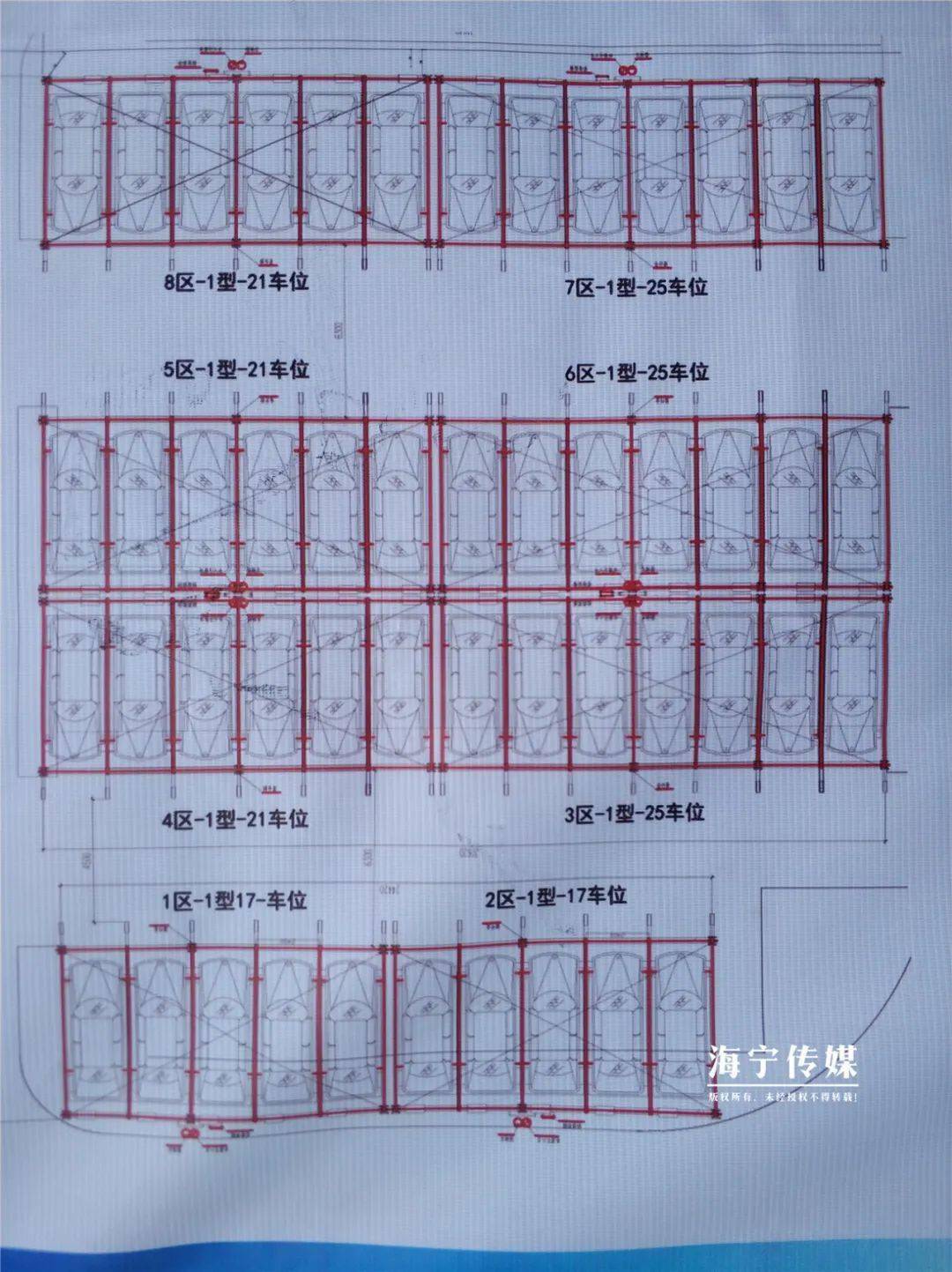 原来,这块区域规划的地面停车位只有48个,立体停车库建成后,可容纳的