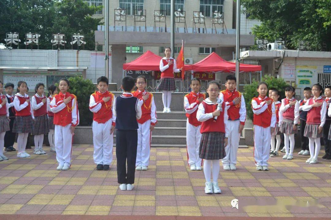 【学生天地】英林中心小学举行"好习惯成就美好未来"班集体主题升旗