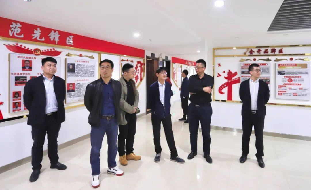 罗旭彪一行首先参观了集团6楼党建长廊,并对集团的党建工作给予了