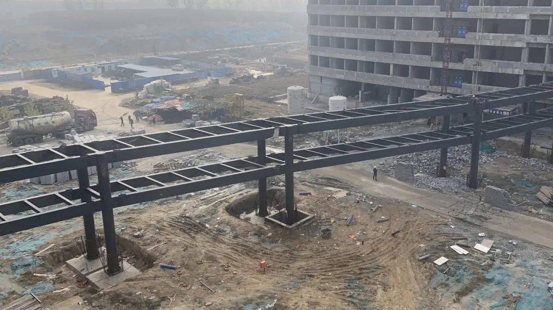 百日大干丨公司周口中心医院项目连廊钢结构工程完成施工