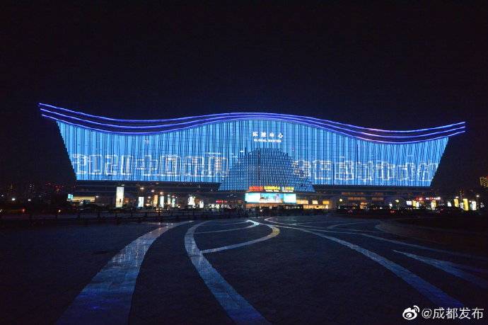 环球中心灯光秀！祝贺成都连续12年蝉联中国最具幸福感城市榜首