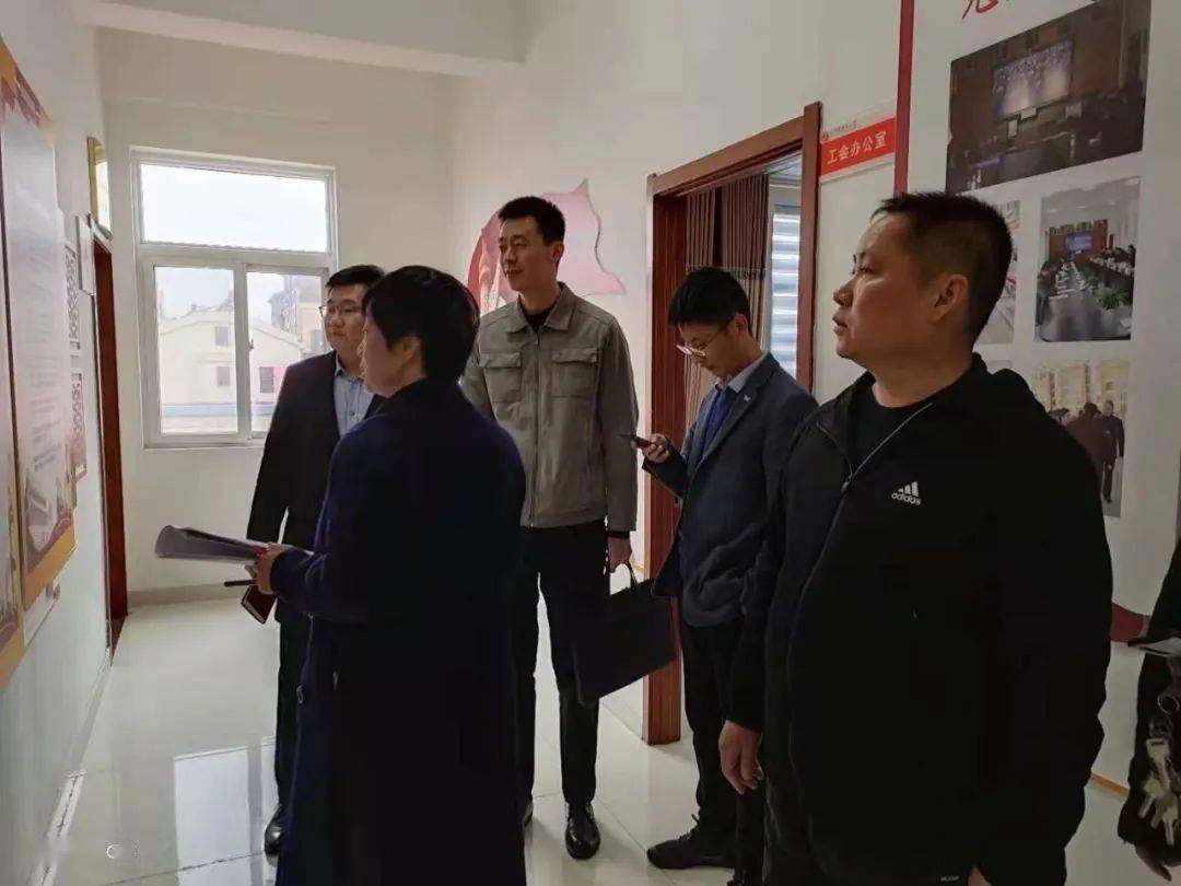 杨峰镇人口_杨峰演员
