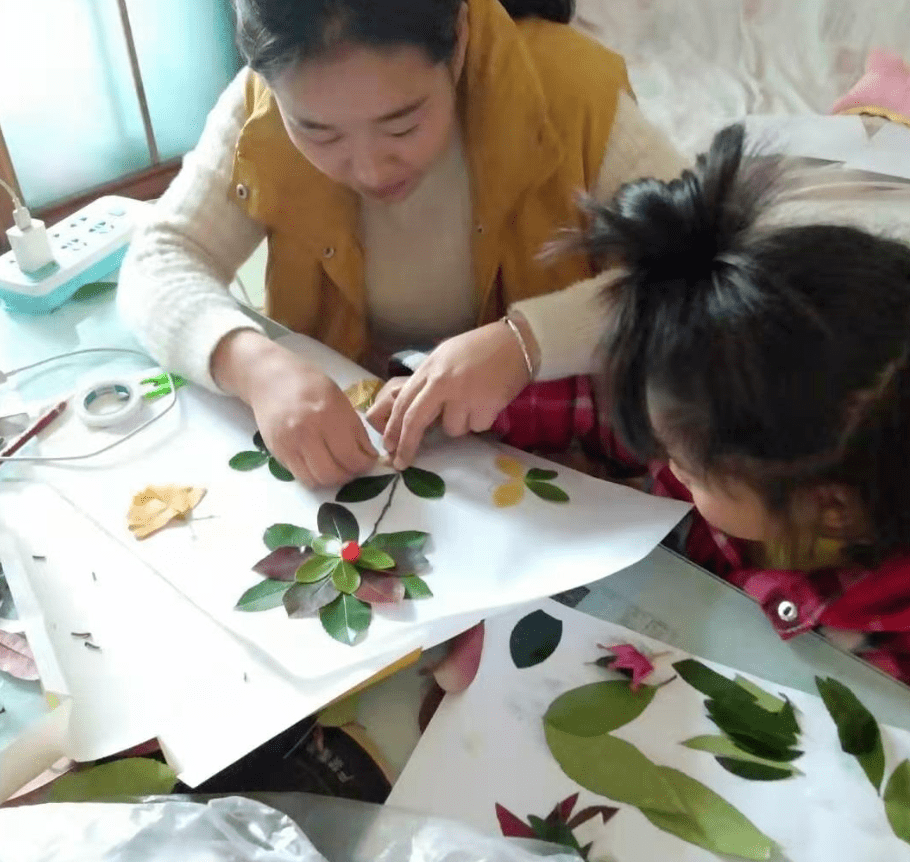 茅坪回族镇中心幼儿园开展"秋之韵"亲子树叶粘贴画创作活动