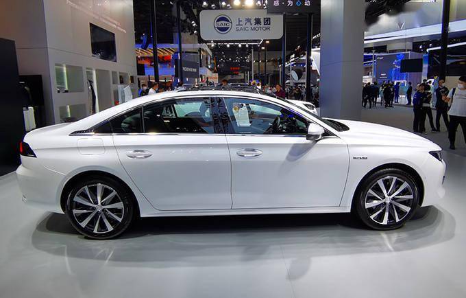 东风标致508l phev版上市 21.57-22.77万 油耗1.6l
