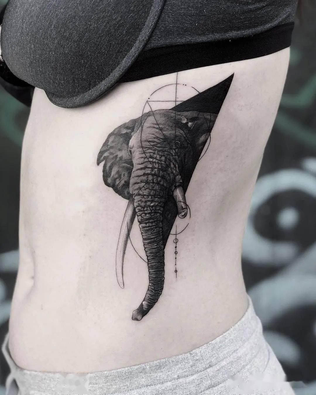 晁小姐大腿大象纹身图案 - 北京纹彩刺青