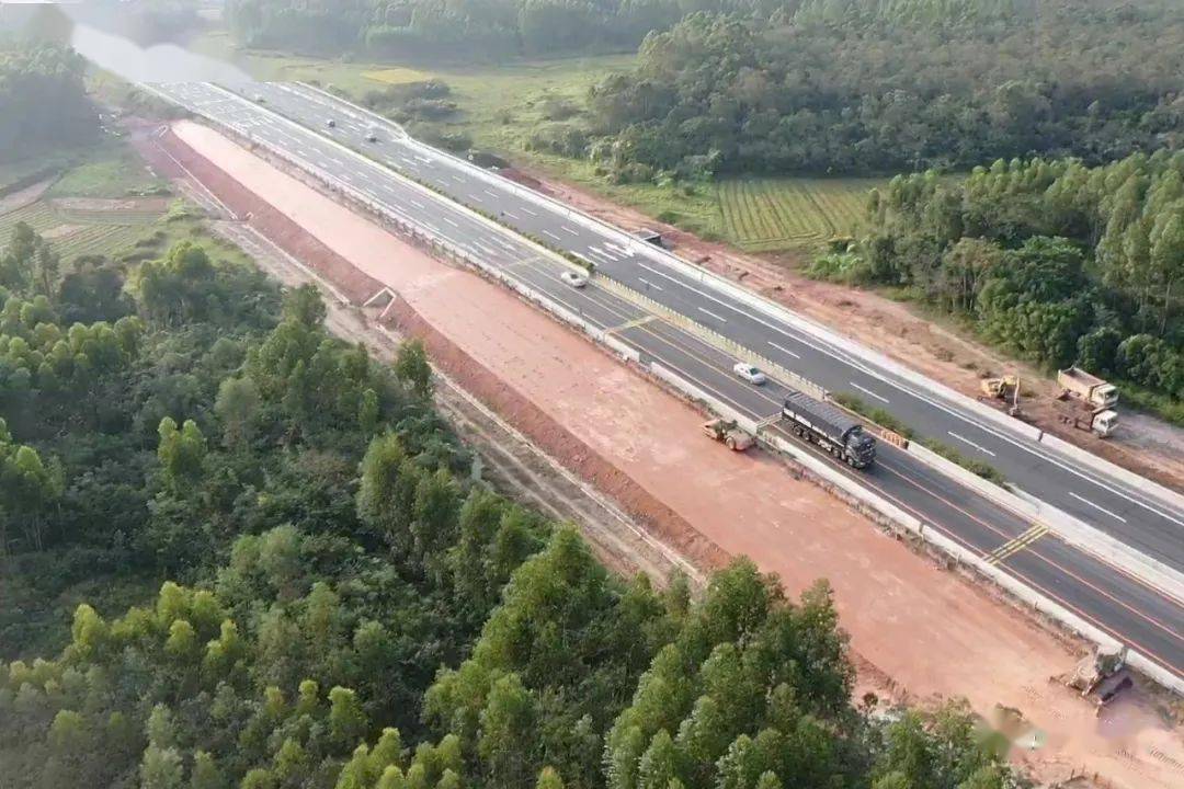 最新进展茂湛高速公路改扩建项目首段路基通过验收
