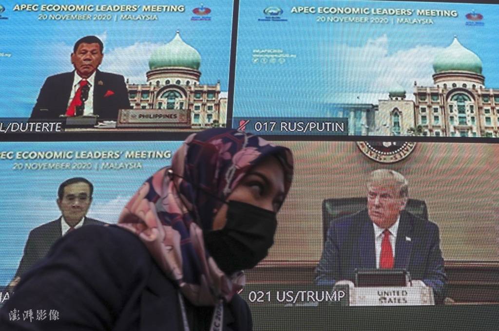 特朗普“罕见”参加APEC峰会，又搞特殊