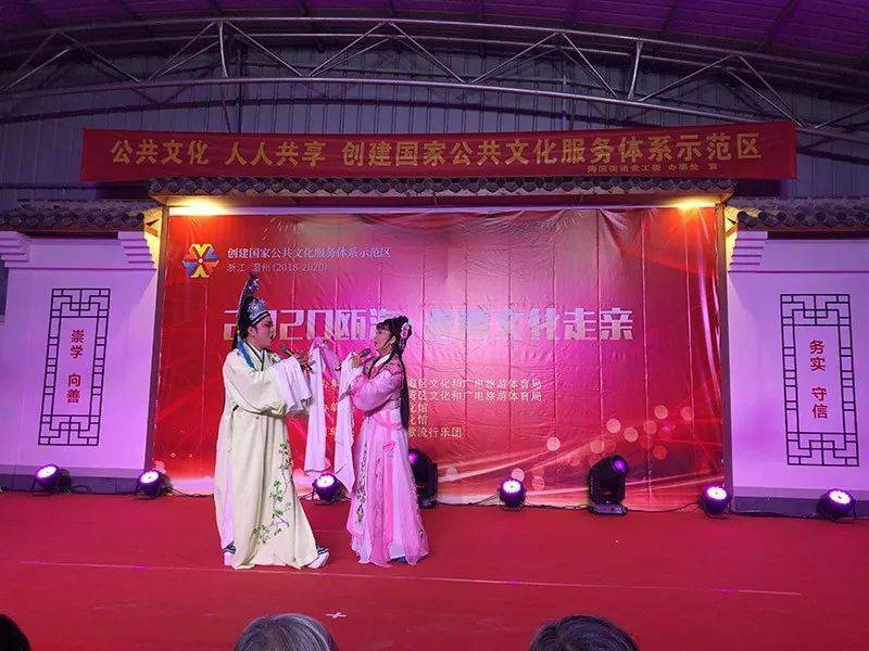 越剧送凤冠曲谱_越剧送凤冠老旦照片