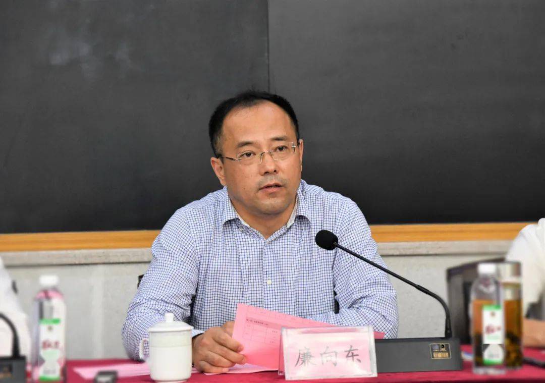 集团公司副总经理廉向东讲话.
