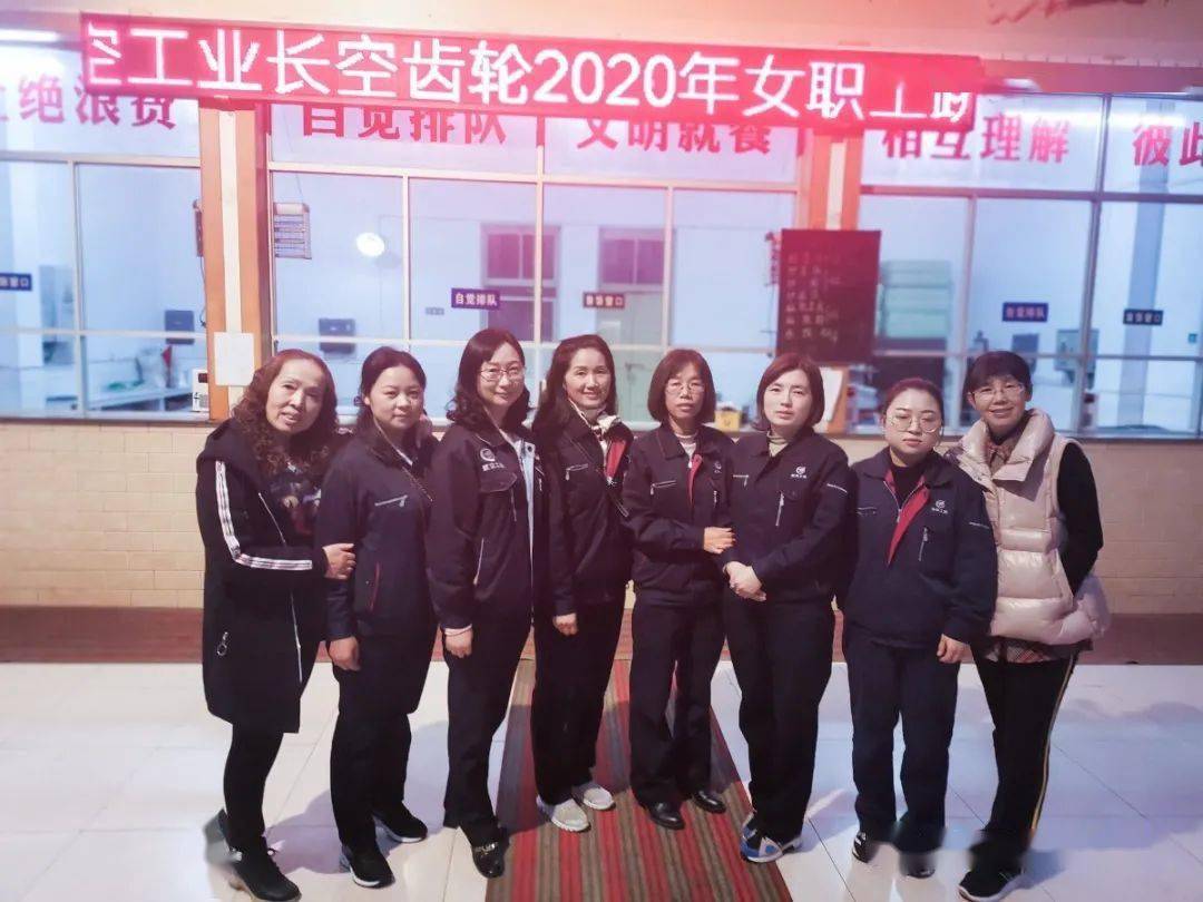 方寸之间,开展较量,女职工风采在棋盘间闪耀