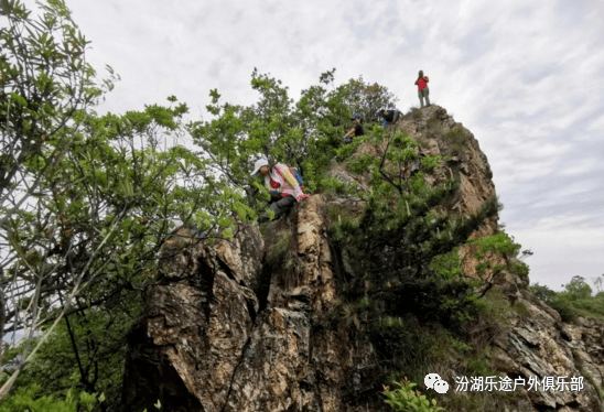 尖刀山位于绍兴市上虞区陈溪镇境内,全程约10公里,海拔约400米.