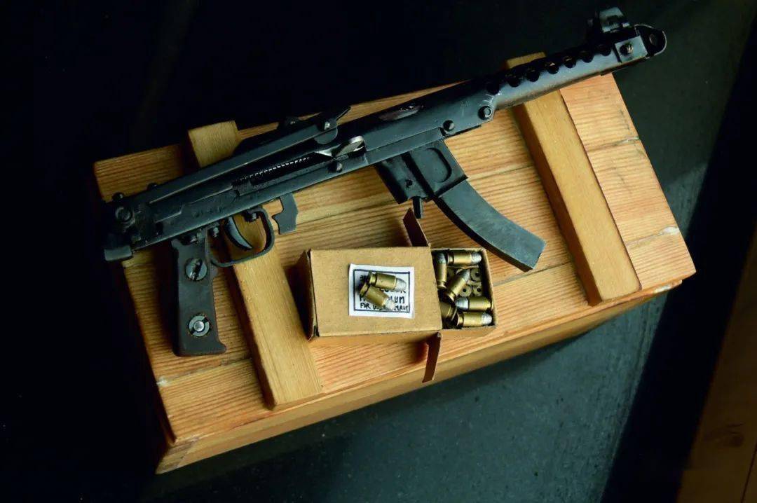 看高手如何设计制造枪模:pps-43冲锋枪手工袖珍工艺模型