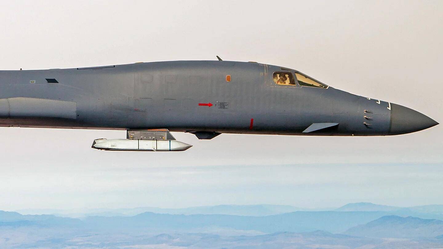 B-1B轰炸机“开外挂” 将一次携带36枚隐身导弹