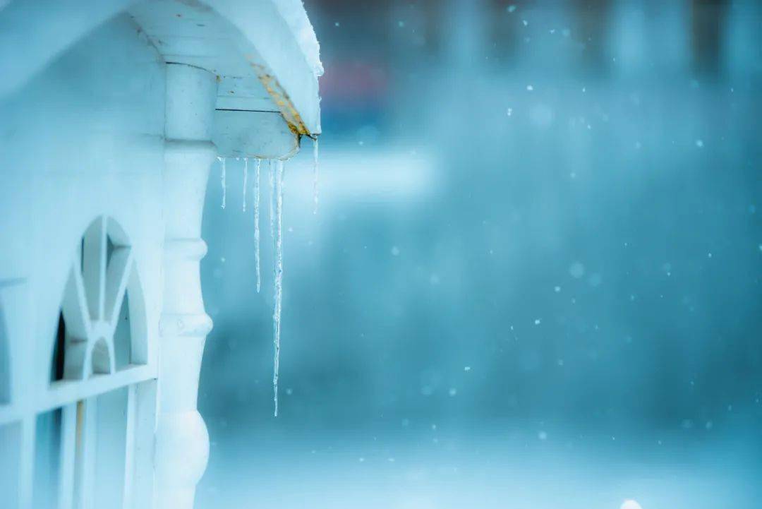 伸出手接一片雪花