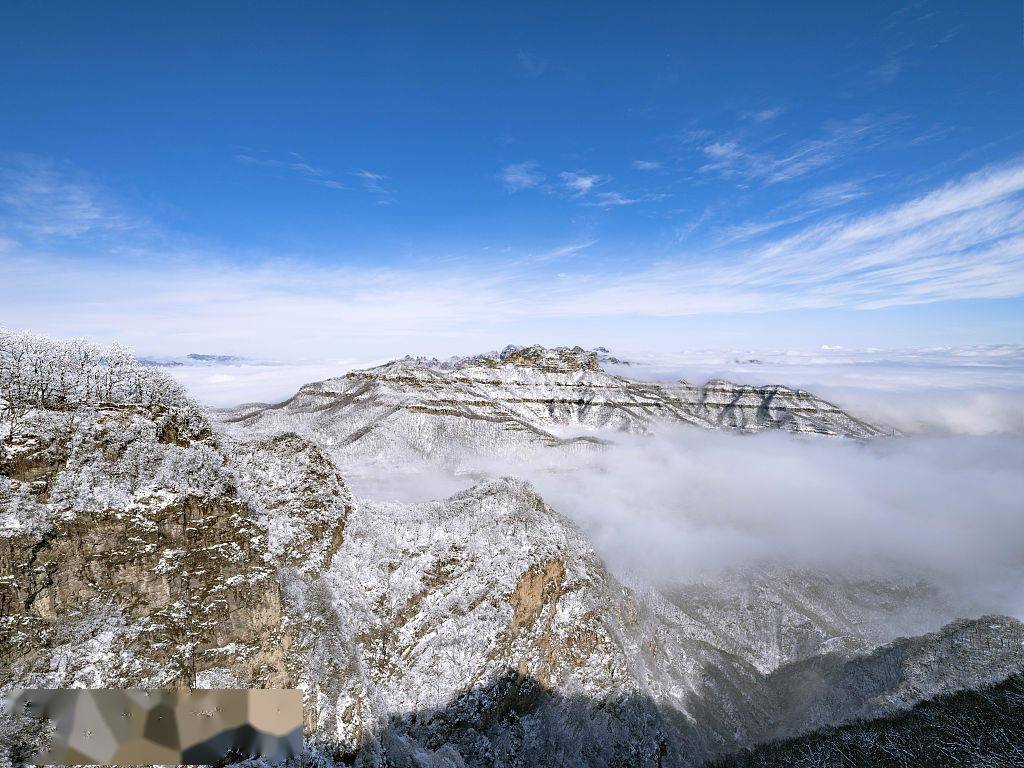 2020年11月24日,河南省济源市,雪后的王屋山处处白雪皑皑,银装素裹.