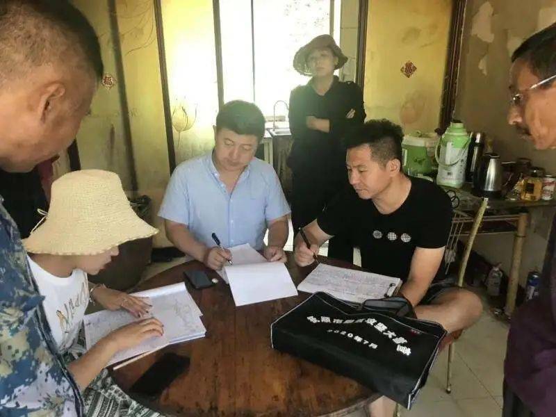 两口县人口_一家两口图片卡通(3)