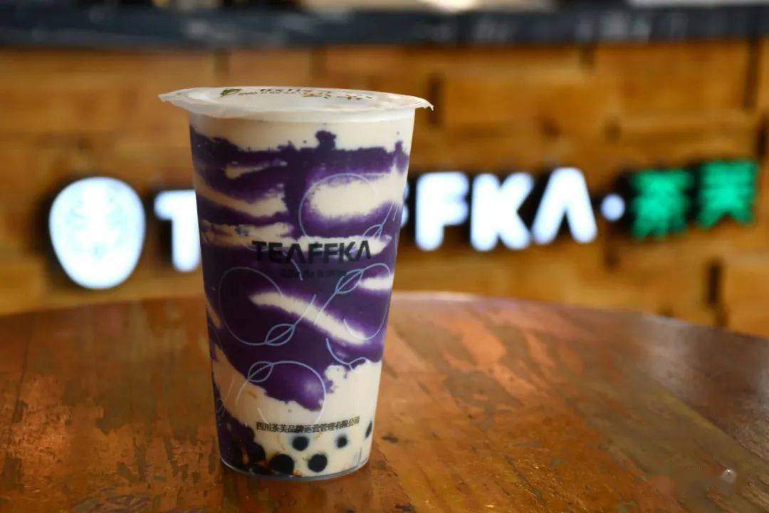 靠奶茶续命 而且最近天越来越冷 捧上一杯热气腾腾的奶茶 爽歪歪