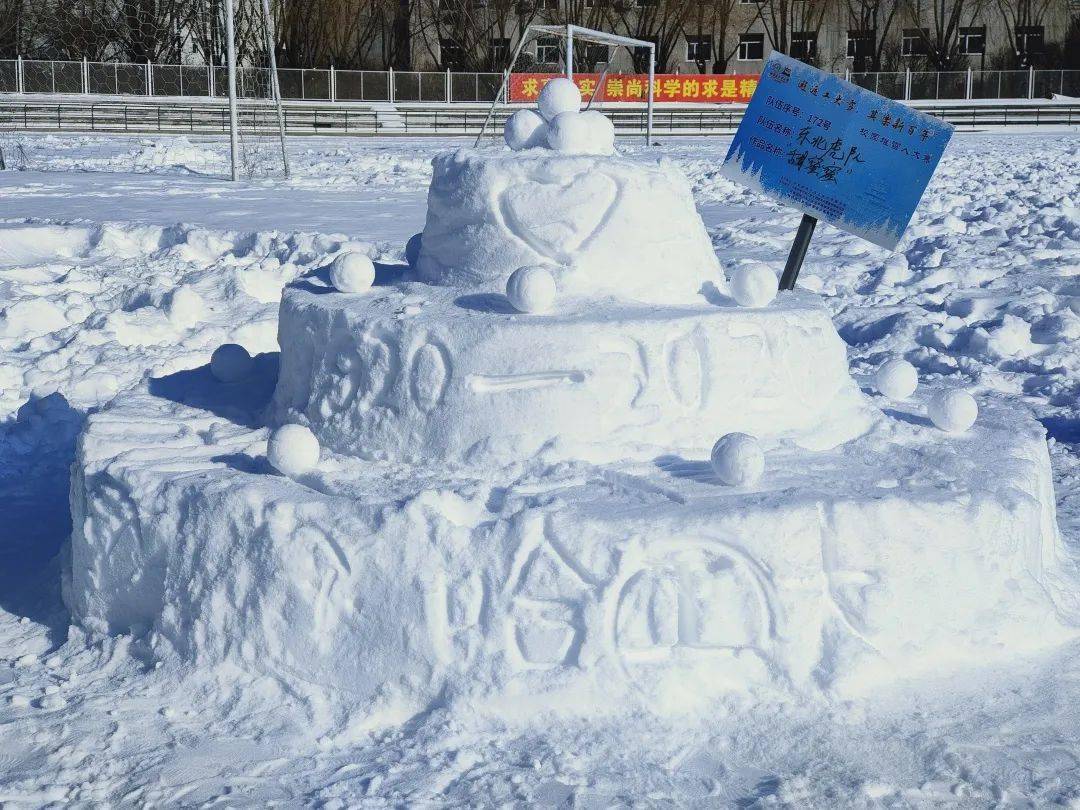 哈工大学子"花式"堆雪人,创意满格!