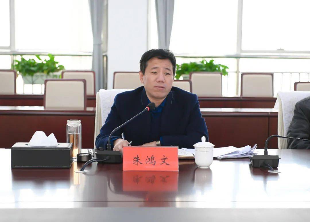 座谈会上,朱鸿文一行听取了新区"三创四建"工作整体