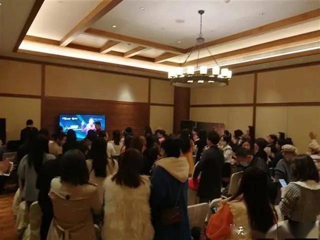 湖北一公司开会,竟邀百名女子在酒店房间打针,背后真相惊心