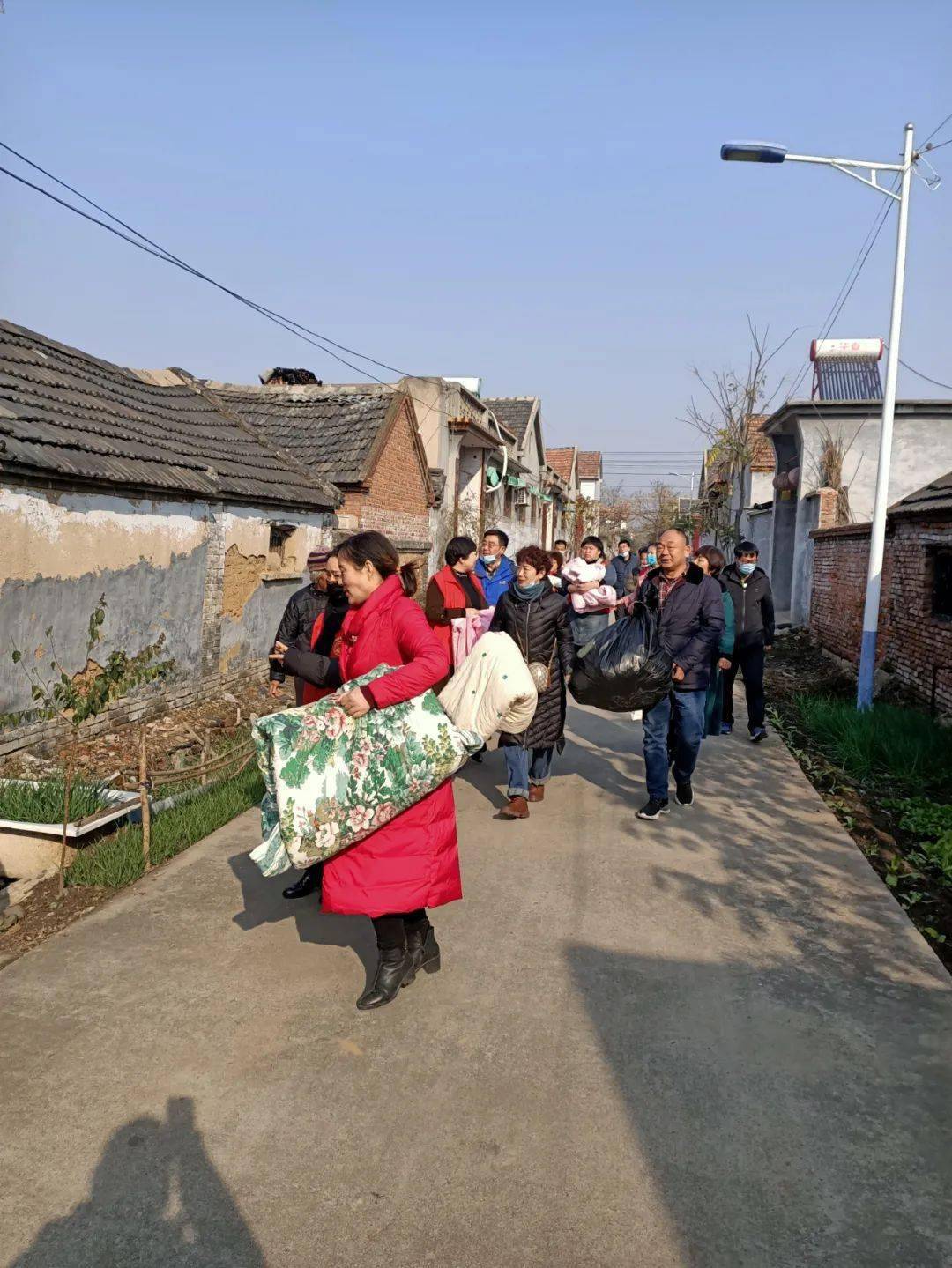 济宁市总工会包村工作组走访慰问兖州兴隆庄街道澹台墓村等村庄困难