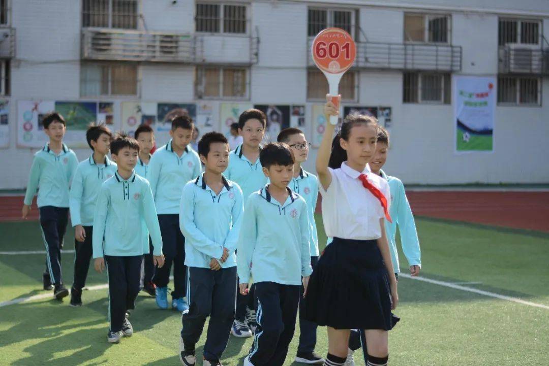 驰骋绿茵场点燃足球梦l丹霞小学举行第二届丹霞杯校园足球赛