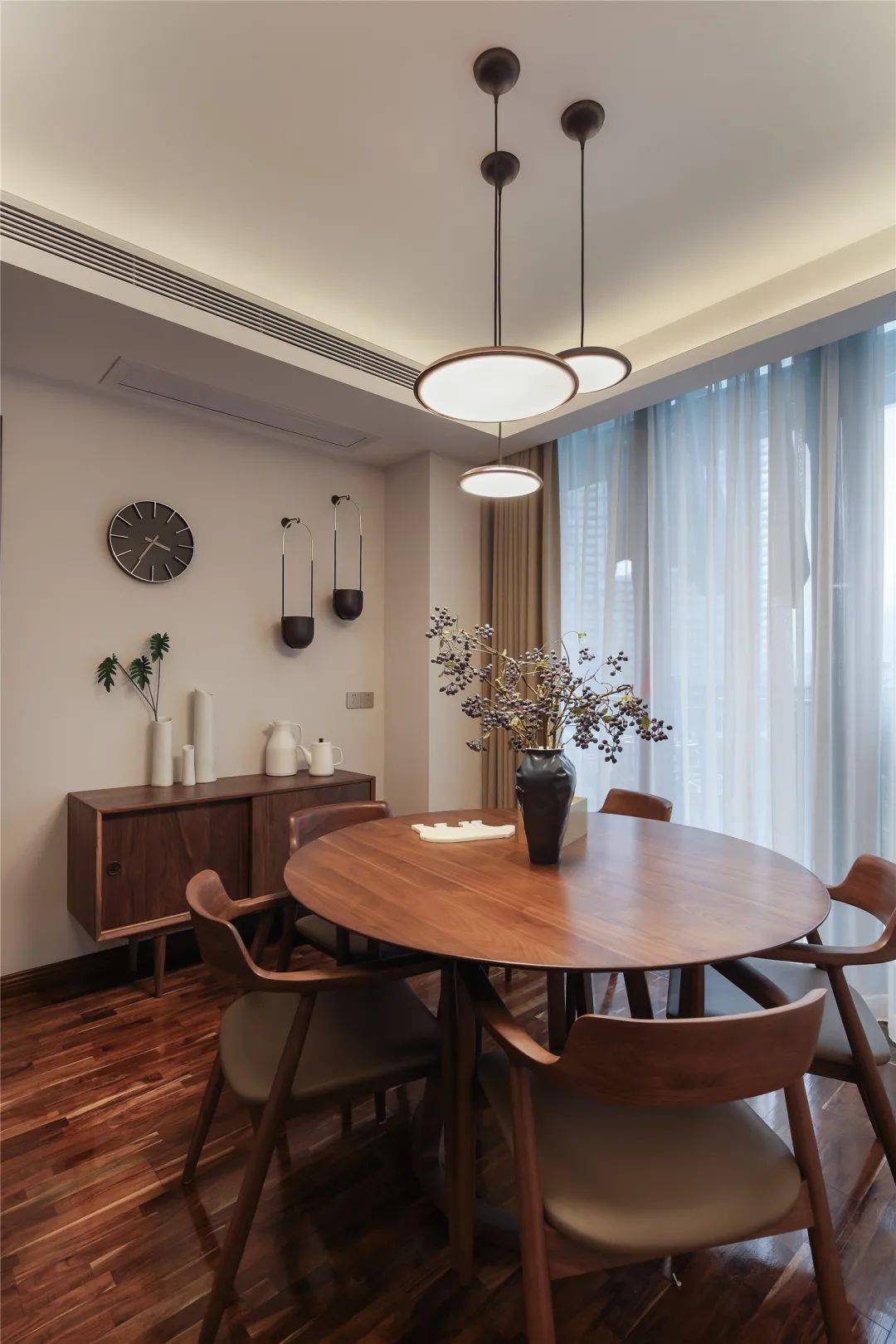 吊灯一般离地多少距离 4ec3be03b20b4acca8be0190f0385806.jpeg