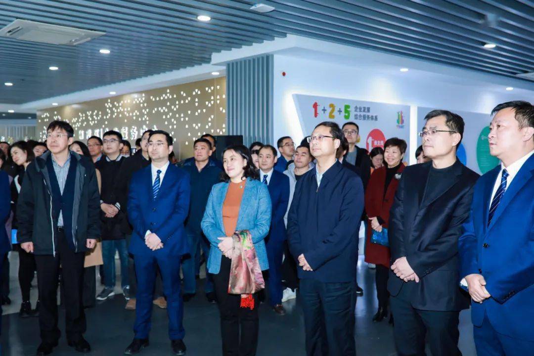 当天上午,在栖霞高新区金港科创园举办了金港片区企业服务中心启用