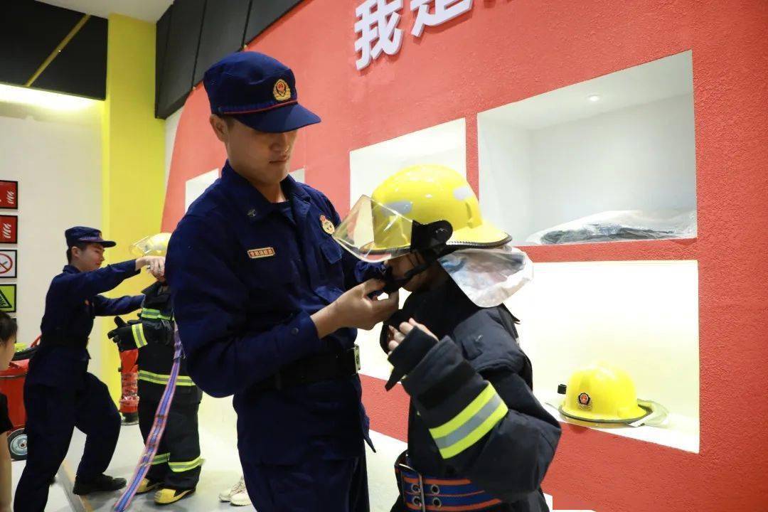 很厉害的消防员 183d7f0c176a45ae96381b8244e79a16.jpeg