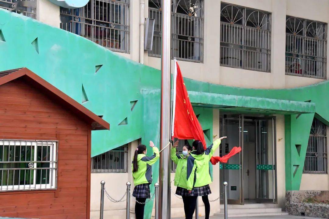 【东风西路小学】"感恩有你一路同行"主题升旗仪式