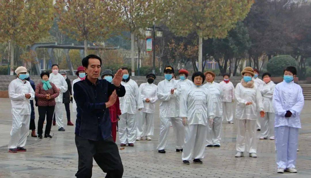 王三槐一行还观摩了该市文化广场群众习练太极拳活动情况