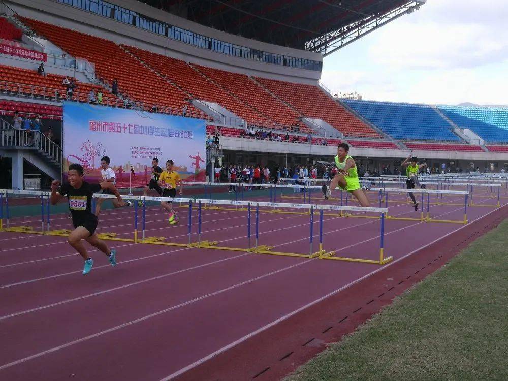 余佩珍参加女子200米第五名杨晨炜参加男子400米第二名王鸿鑫参加200