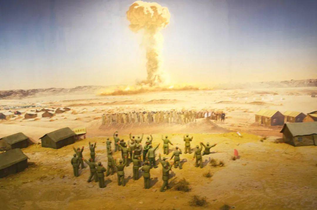 中国第一颗原子弹试爆成功时,苏,美,英,法四国都是何反应?