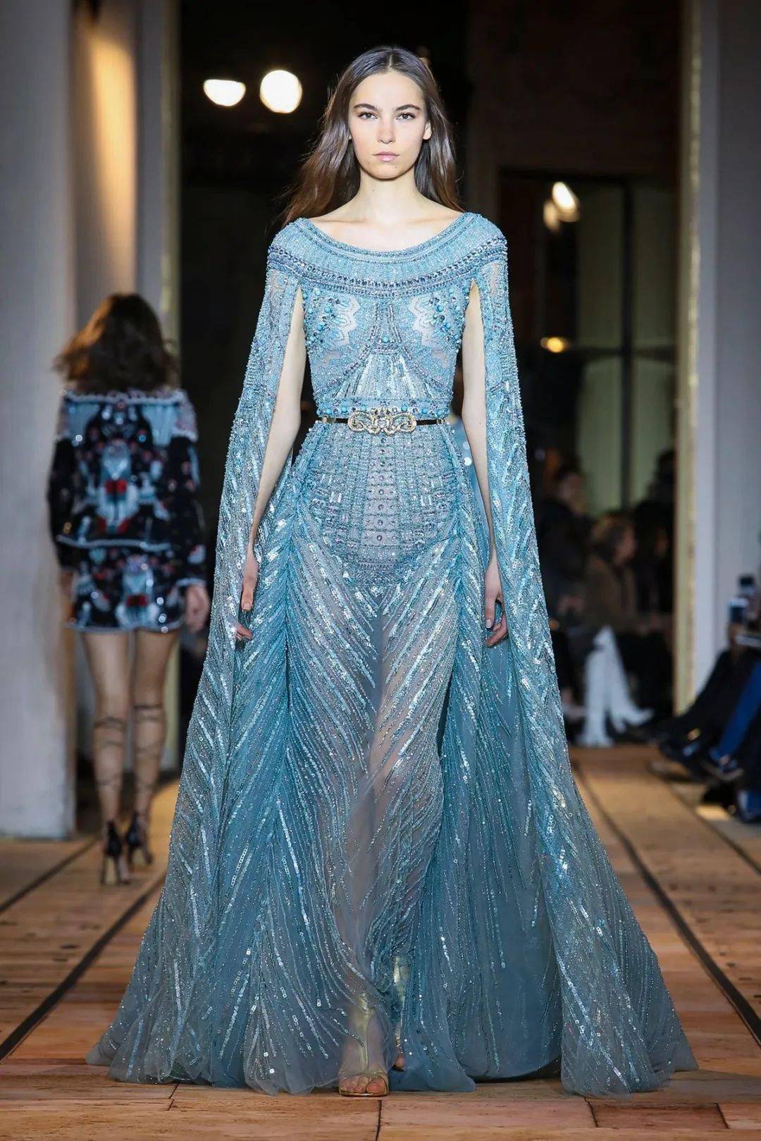 祖海慕拉zuhairmurad2020春夏系列以设想的方式向埃及女王致敬一种对