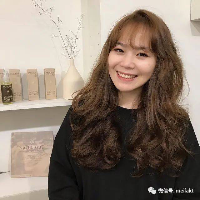 今年很流行的烫发发型,减龄显年轻