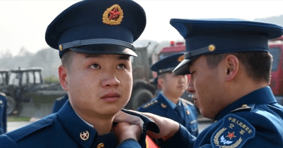 空降兵复退告别军旅生涯投身地方建设